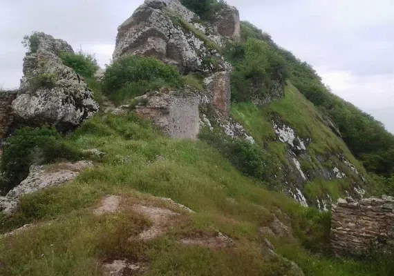 قلعه آوارسین خداآفرین