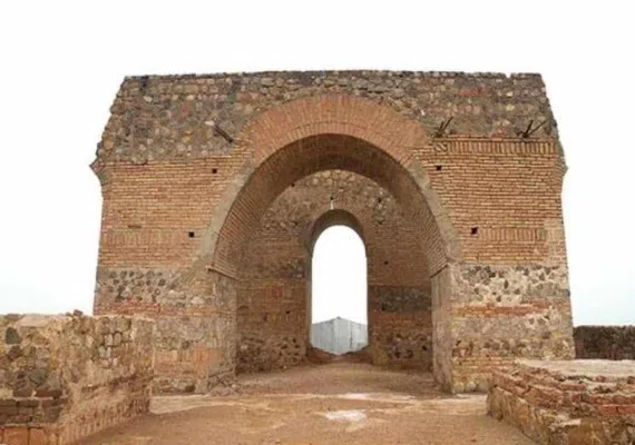 تپه میل، آتشکده بهرام گور