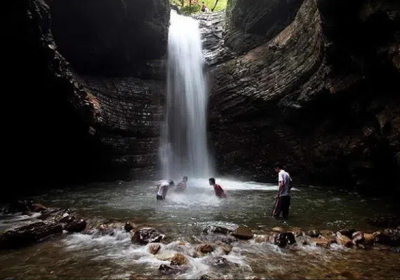 آبشار ویسادار پره سر کجاست؟