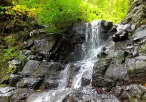 آبشار لونک، آبشاری در ییلاقات زیبای گیلان