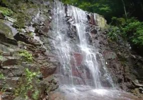 آبشار لونک، آبشاری در ییلاقات زیبای گیلان