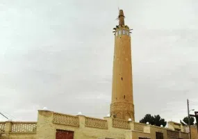 مناره گلپایگان، فانوسی در پهنه صحرا