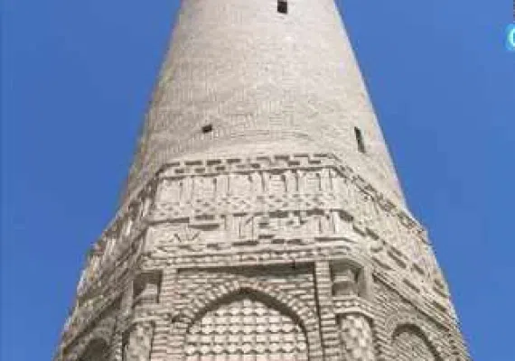 مناره گلپایگان، فانوسی در پهنه صحرا