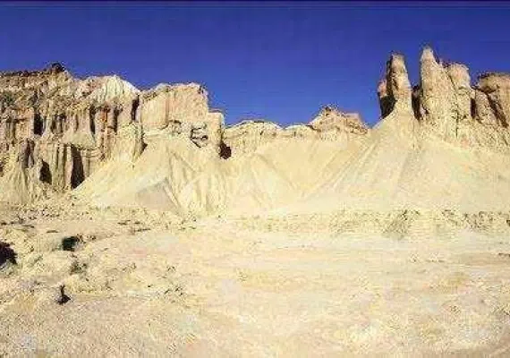 دره تندیس های قشم