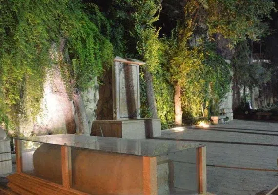 آرامگاه خواجوی کرمانی