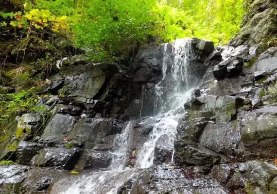 آبشار لونک، آبشاری در ییلاقات زیبای گیلان