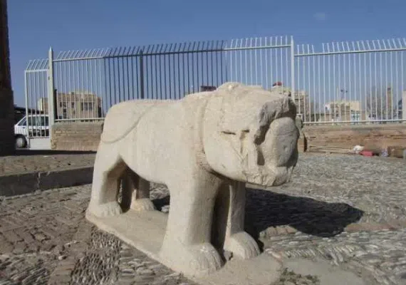 مناره گلپایگان، فانوسی در پهنه صحرا