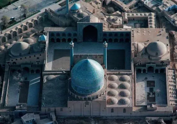 مسجد امام اصفهان، شاهکار آبی رنگ صفوی