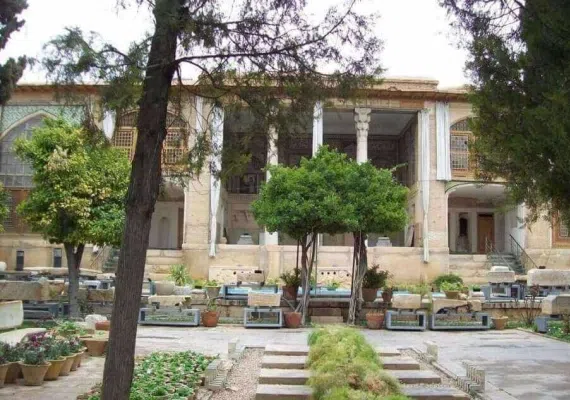 باغ و موزه سنگ هفت تنان شیراز