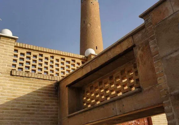 مناره گلپایگان، فانوسی در پهنه صحرا