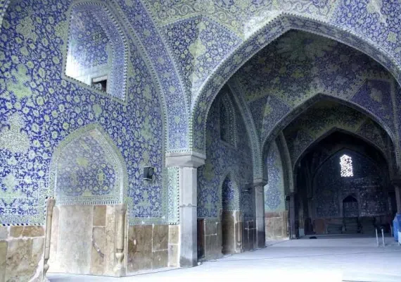 مسجد امام اصفهان، شاهکار آبی رنگ صفوی