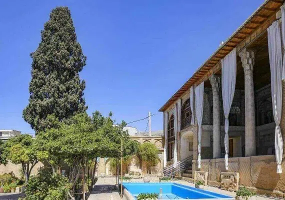 باغ و موزه سنگ هفت تنان شیراز