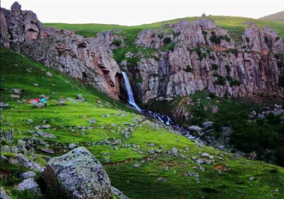 آبشار ورزان کجاست