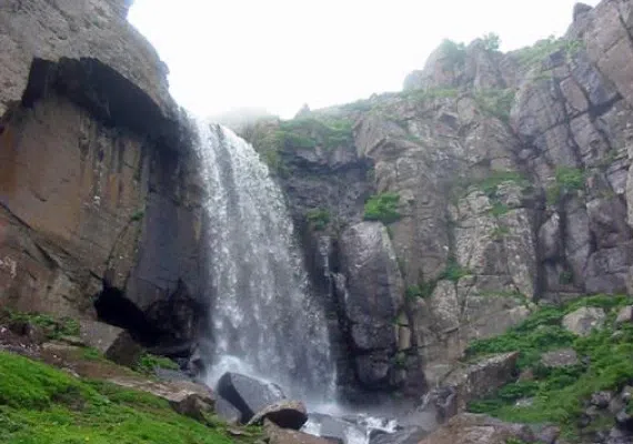 آبشار ورزان کجاست