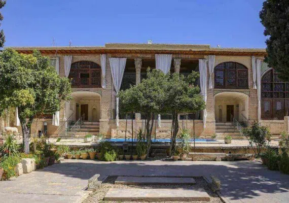 باغ و موزه سنگ هفت تنان شیراز