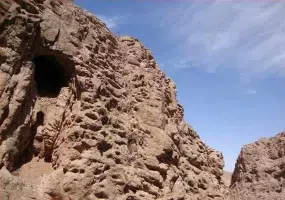 غار پهلوان و دره تنگه تیگاب