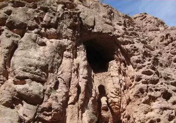 غار پهلوان و دره تنگه تیگاب
