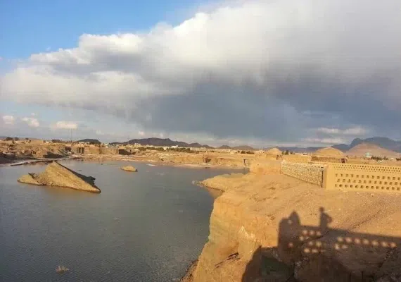 گواب، دریاچه ای میان کویر