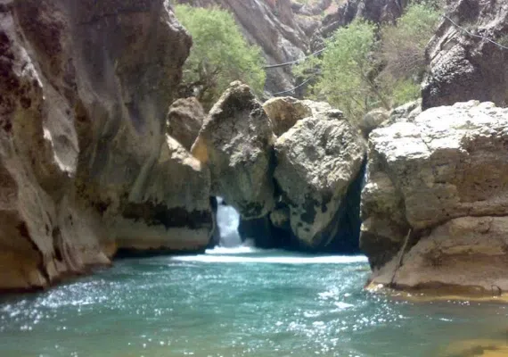 تنگ تیزاب کجاست