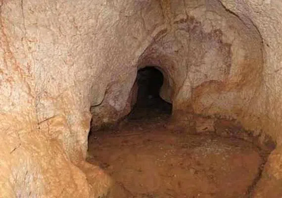 غار خاگینه نماد زیبایی در دل کوه