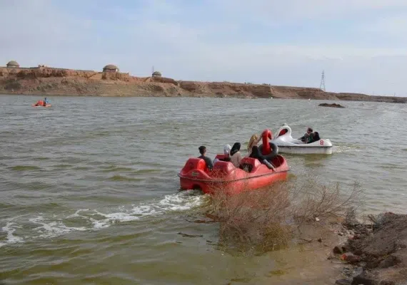 گواب، دریاچه ای میان کویر