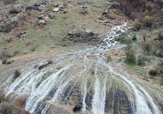 چشمه بشر نی ریز