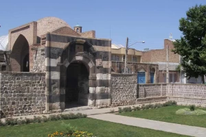 دروازه سنگی خوی