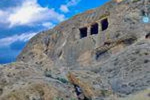 غار فخریگاه، فقرگاه