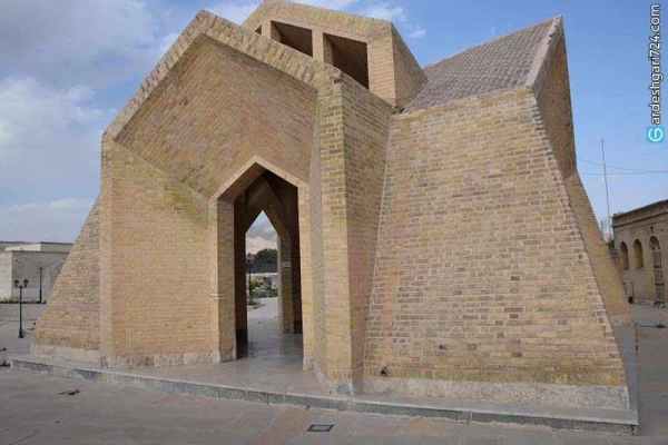 آرامگاه میرزا احمد نی ریزی