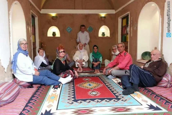 اقامتگاه بومگردی عمونوروز طبس