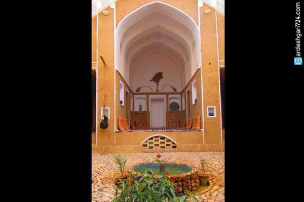 اقامتگاه بومگردی عمونوروز طبس