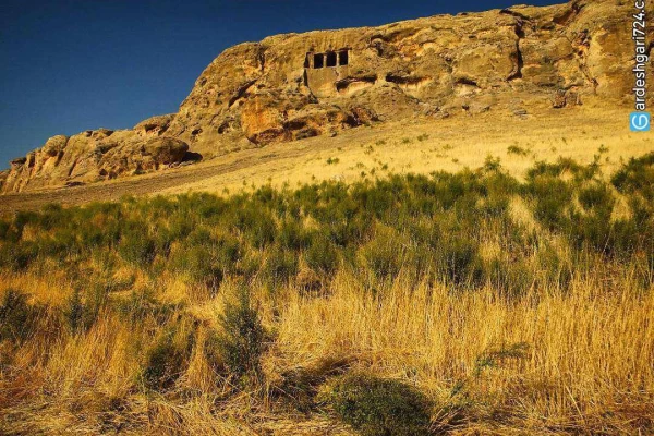 غار فخریگاه، فقرگاه