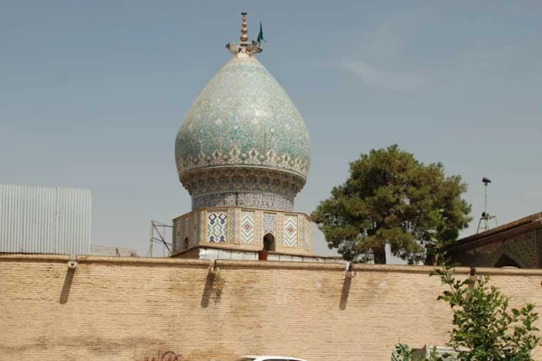 آرامگاه سید تاج الدین غریب