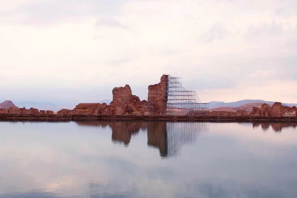 دریاچه تخت سلیمان