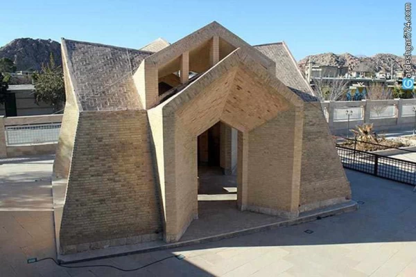 آرامگاه میرزا احمد نی ریزی