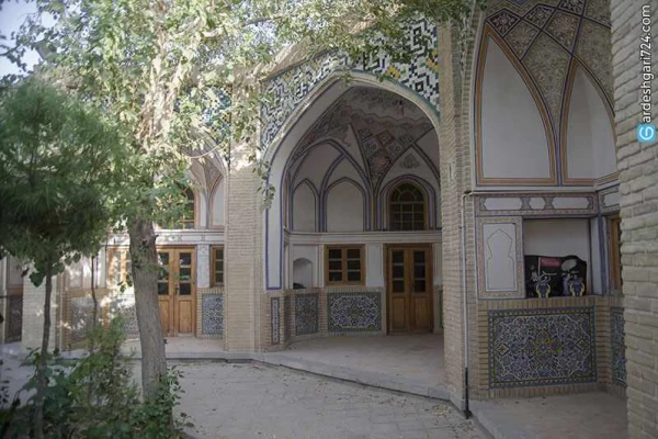 مدرسه جهانگیرخان، نماد تمدن ایران زمین