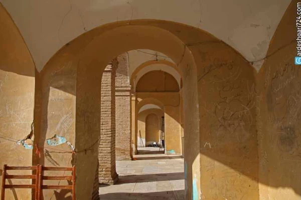 آستان شش امامزاده قمرود، نمایی از تاریخ کهن