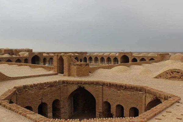 کاروانسرای دیر گچین، مادر کاروانسراهای ایران