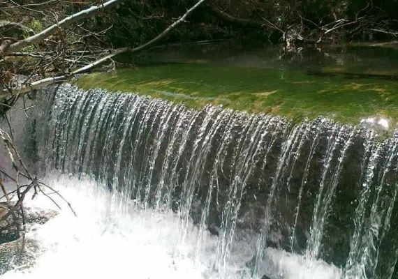 آبشار زیبای نوقاهان