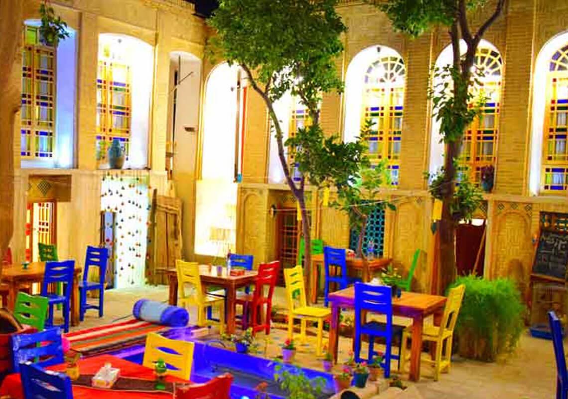 عمارت هفت رنگ در شیراز موقعیت