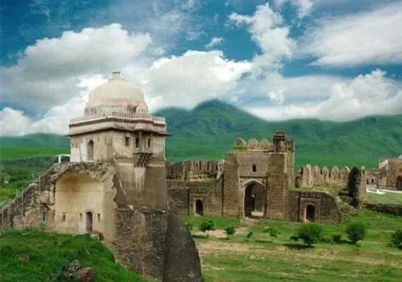 پل امامزاده عبدالله، منطقه ییلاقی قلعه چم