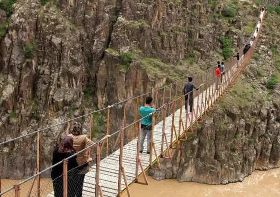 پل معلق پیرتقی هشتجین