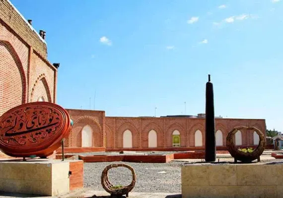 آرامگاه پوریای ولی