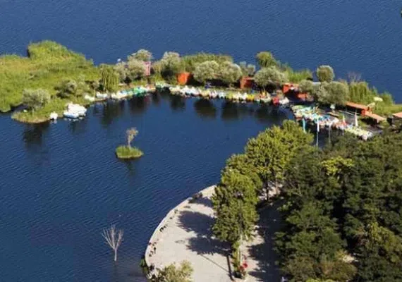 دریاچه زریوار (زریبار) مریوان کجاست