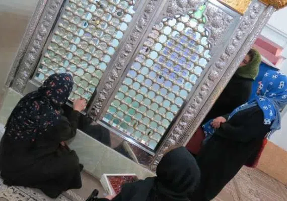 مسجد و زیارتگاه هاجره خاتون