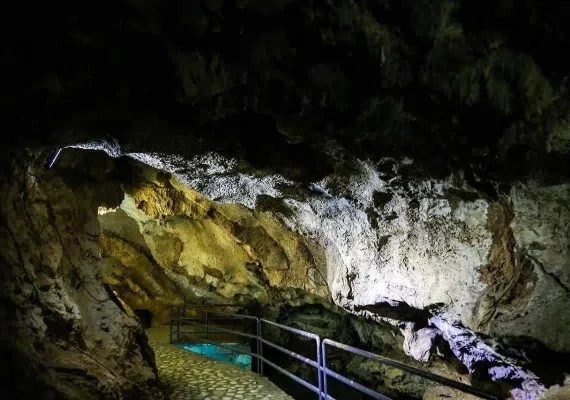 غار قوری قلعه