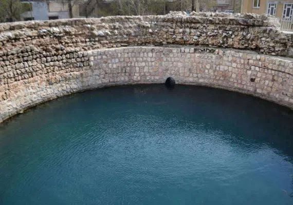 گرداب سنگی خرم آباد کجاست؟