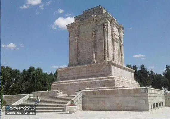 آرامگاه و مقبره فردوسی کجاست