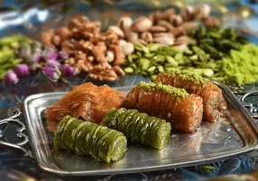 سوغات تبریز | کامل ترین لیست| از صنایع دستی تا انواع شیرینی