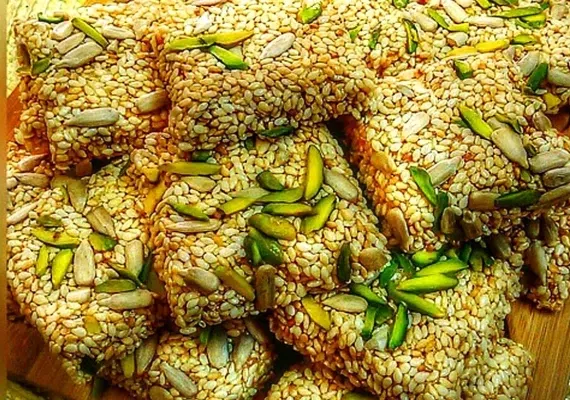 سوغات سنندج، سوغاتی شیرین که حتما باید امتحان کنید | لیست کامل + عکس